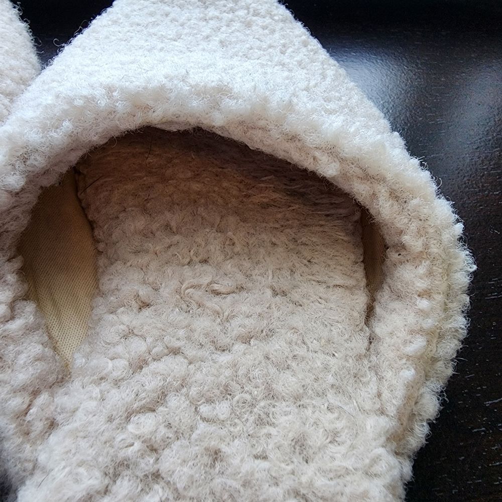 Universal Threads Sherpa Memory Foam Slippers - Picture 10 of 10